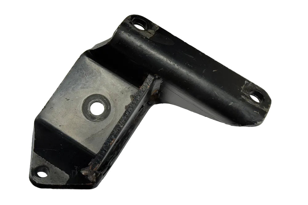 ANR4696 LH Engine Mounting Bracket
