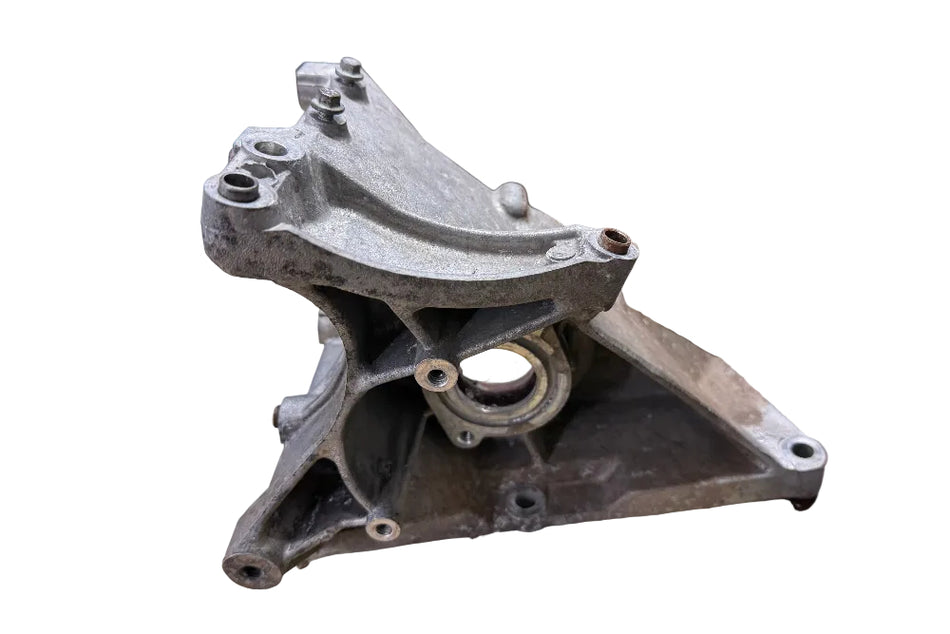 PEU102770 Bracket Assy Coolant & Power Steering Pump - used