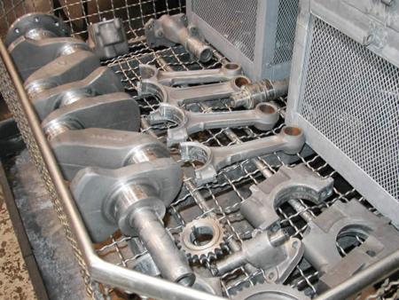 Engine parts in the cleaning machine